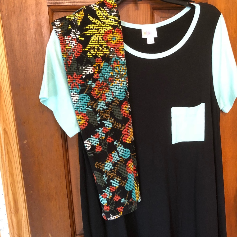 Lularoe Carly and leggings set